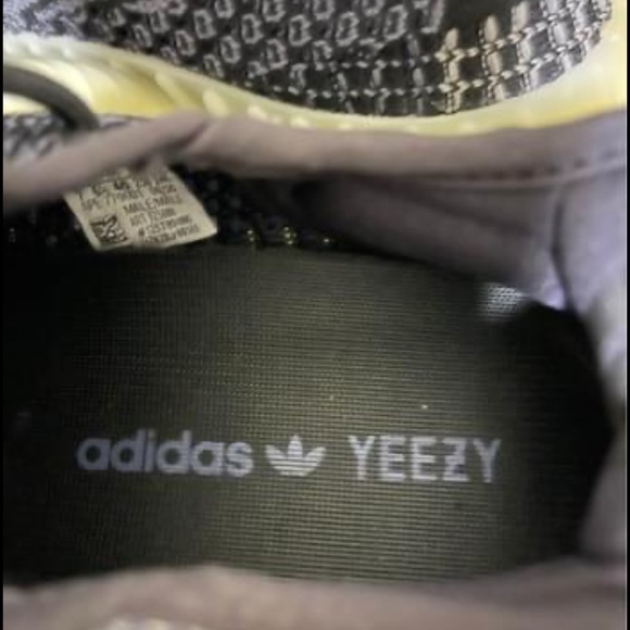 Yeezy 350 - Picture 3 of 3